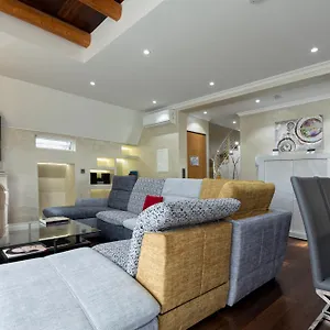 The Queen Luxury - Vinicia Apartment